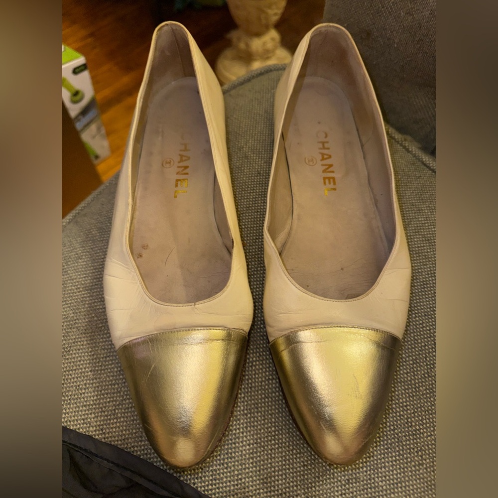 Vintage Chanel Lambskin Leather Silver Almond Toe Women’s Shoes Size 8.5